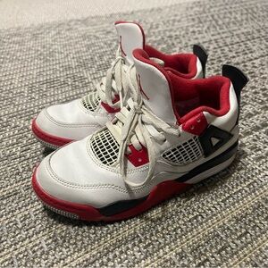 Jordan’s 
Size : 1 youth